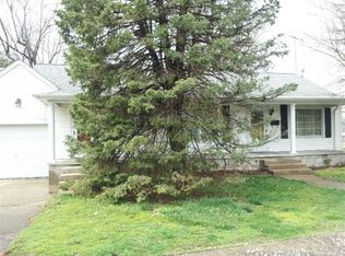 103 3rd St, Carrollton, IL 62016