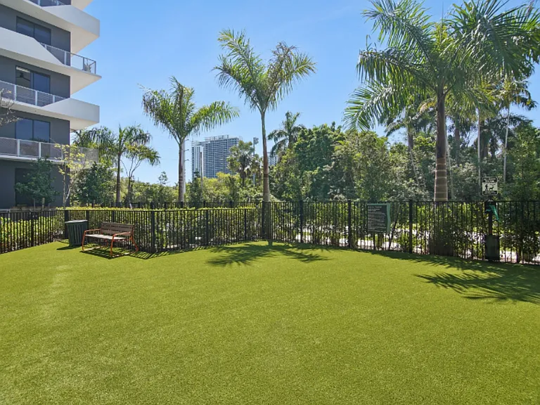 Aura North Miami Beach — Photo 39