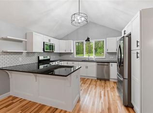 76 Elm St, Upton, MA 01568