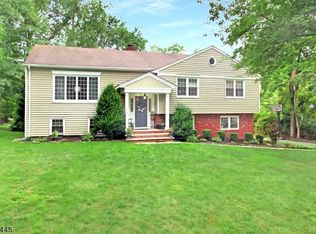 9 Brookwood Dr, West Caldwell, NJ 07006