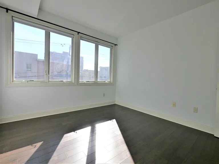255 Laird Ave #15 — Photo 32