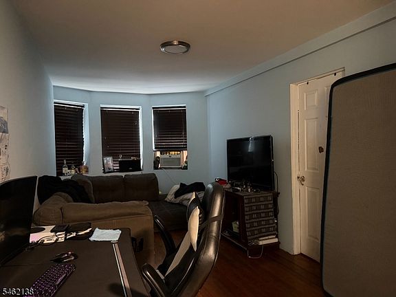 5th image of 60 Naples Ave