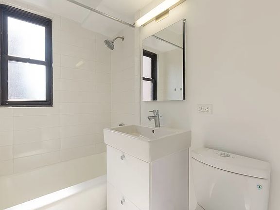5th image of 226 E 12th St Unit 3C
