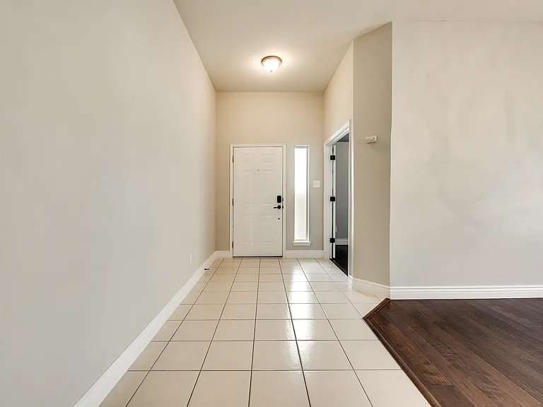 10413 Trevino Ln — Photo 16