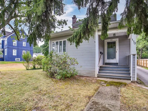 110 Chateau Ter, Amherst, NY 14226