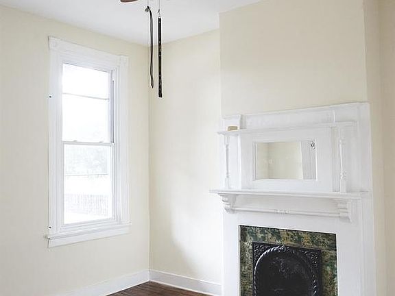 3rd image of 2204 Parkwood Ave