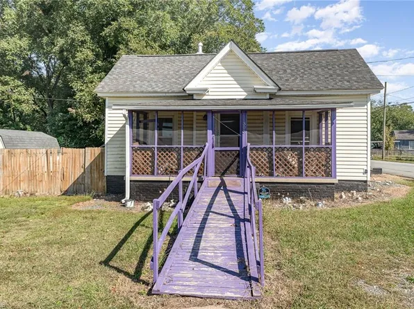 303 Elmira St, Burlington, NC 27217