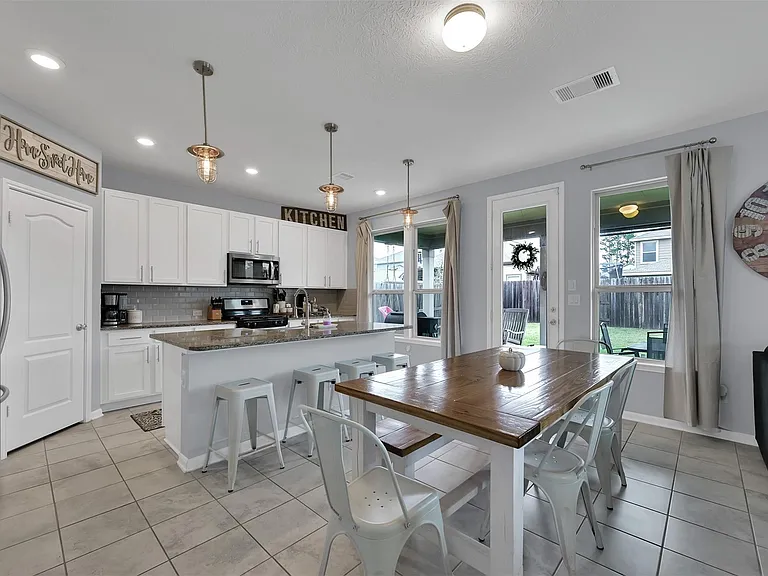1127 Littleton Ct — Photo 13