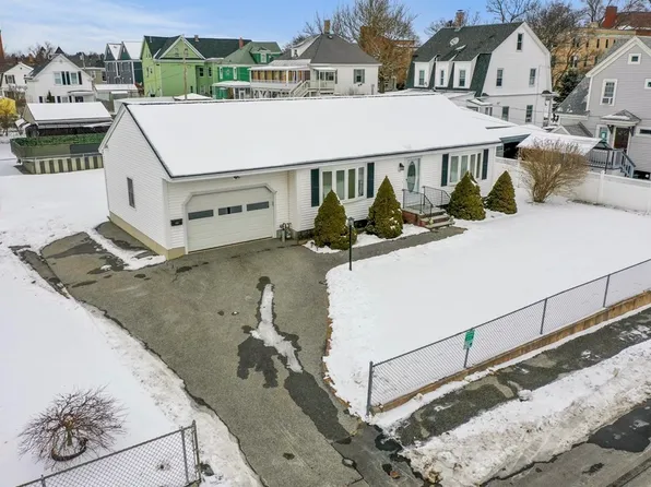 52 Bunker Hill St, Lowell, MA 01850
