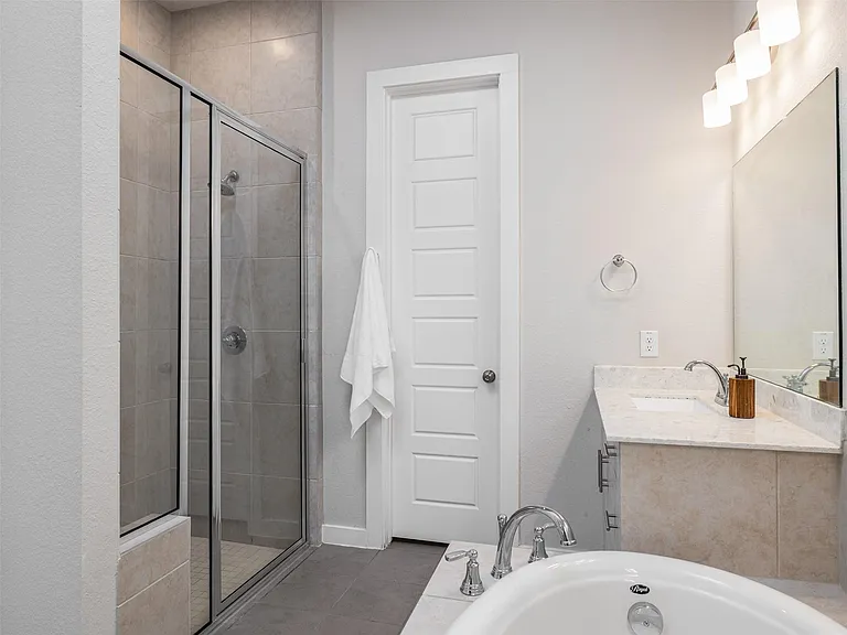 6512 Covina Ln — Photo 16