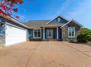 4409 Forest Rd, Davenport, IA 52807