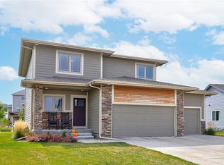 370 NE Coyote Dr, Waukee, IA 50263
