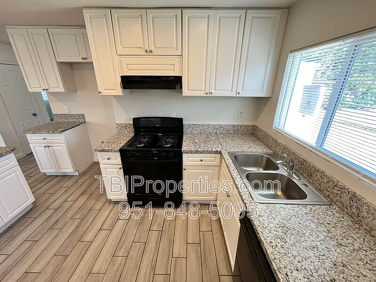 848 W 29th St — Photo 5