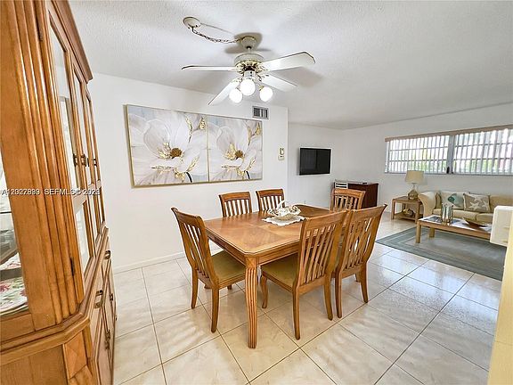 5th image of 501 Blue Heron Dr #12