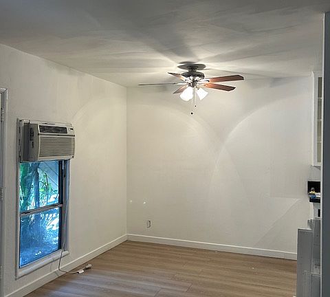 3rd image of 820 Westbourne Dr APT 2