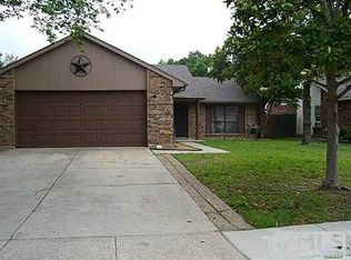 810 Camino Ct, Grand Prairie, TX 75052
