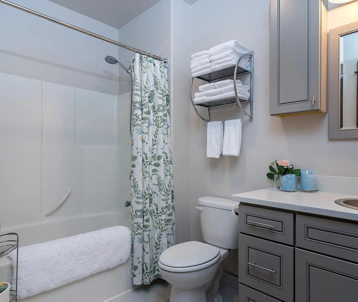 1 bed, 755 sqft, $1,300 — Photo 3