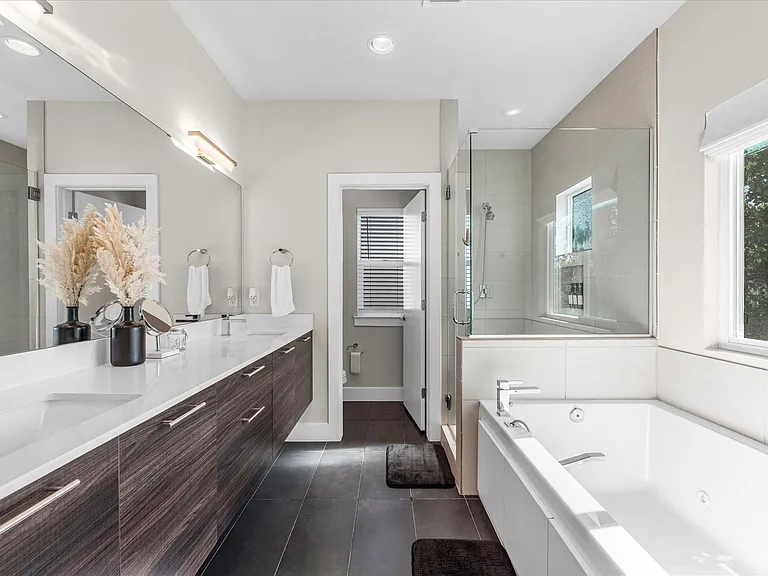 2210 Wipprecht St — Photo 18
