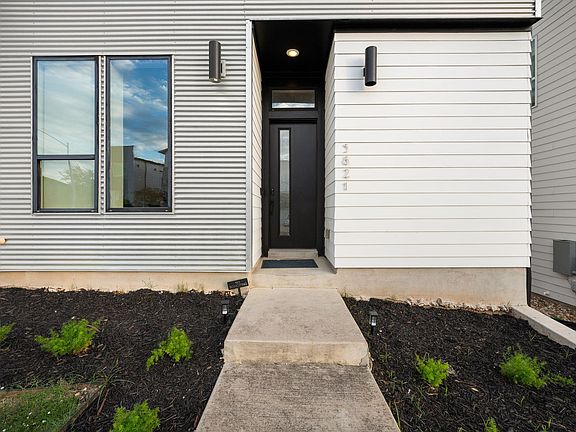 3rd image of 5821 Toscana Ave