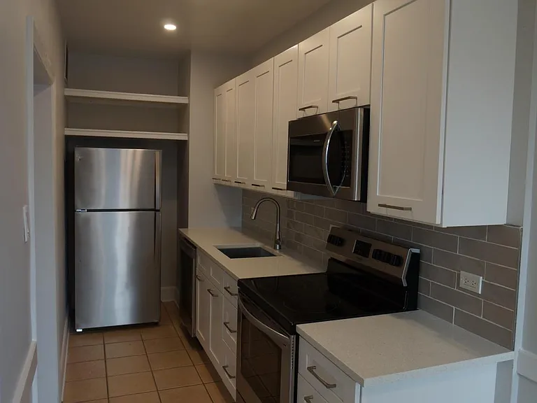 10 W Elm St — Photo 28