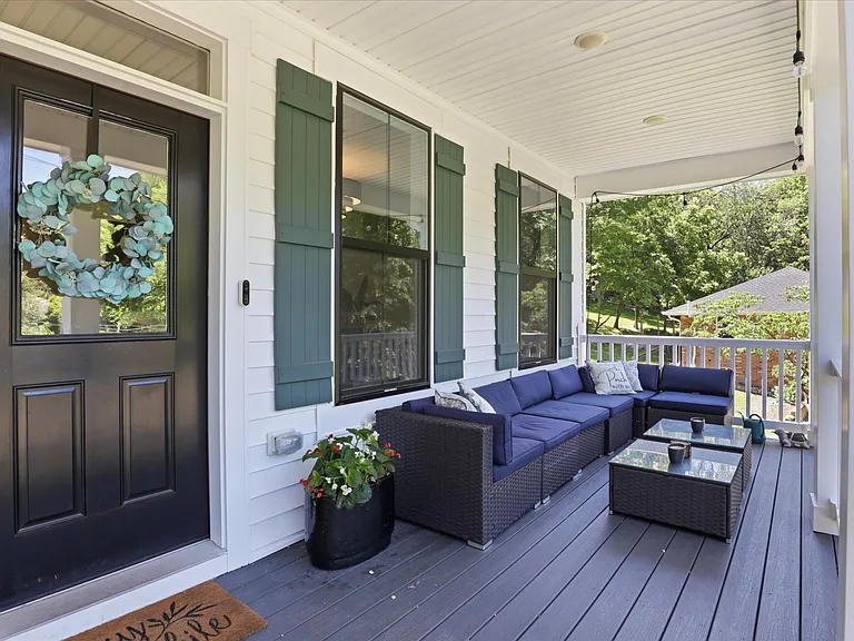 15717 Tierra Dr — Photo 2