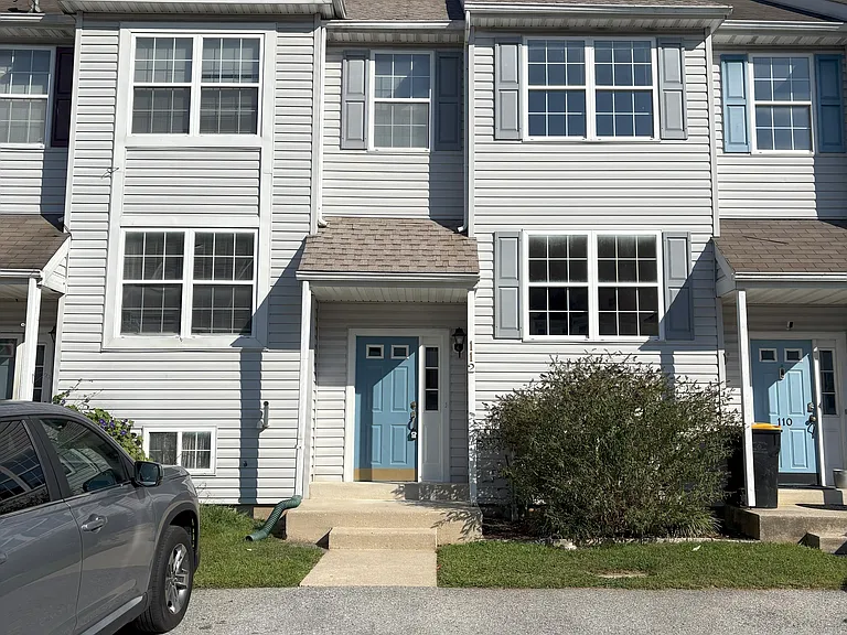112 Wimbledon Ct — Photo 1