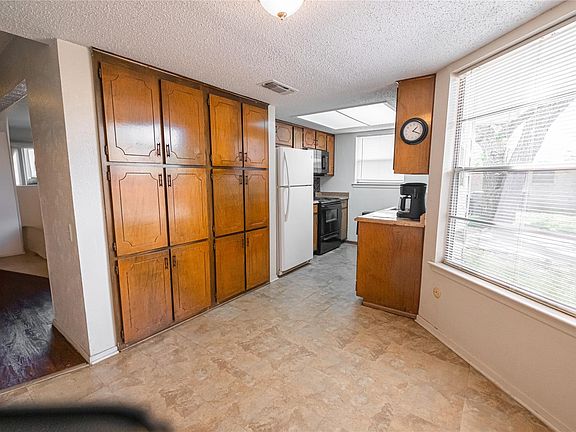 4th image of 515 N Walnut Creek Dr #515