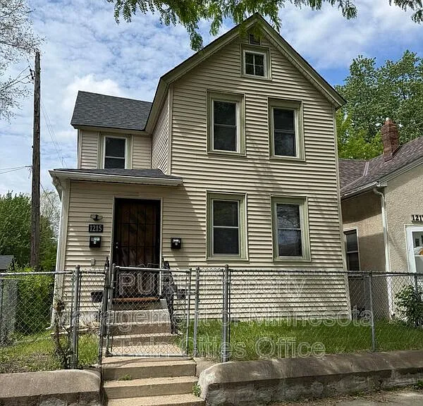 1215 Galtier St #UPPER — Photo 1