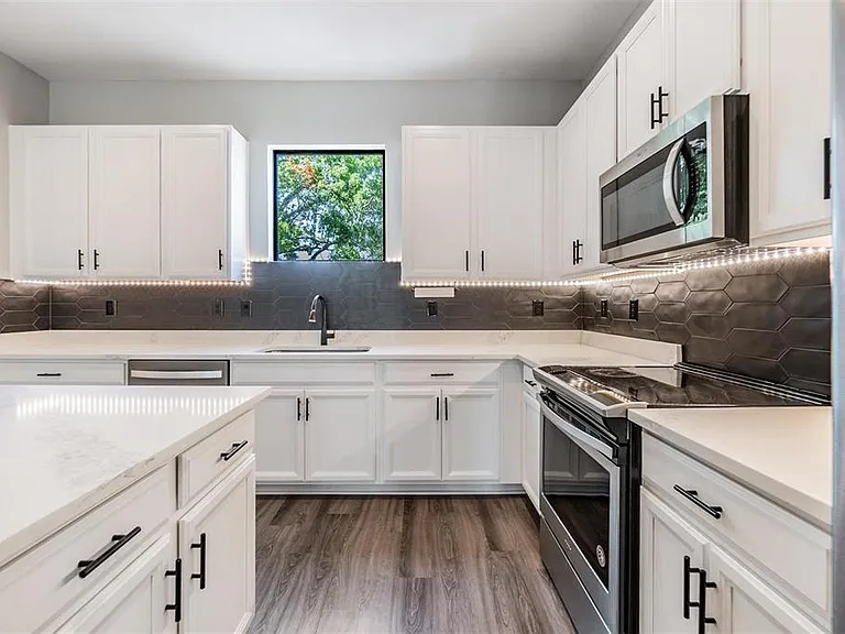 1302 W Carmen St #1 — Photo 10