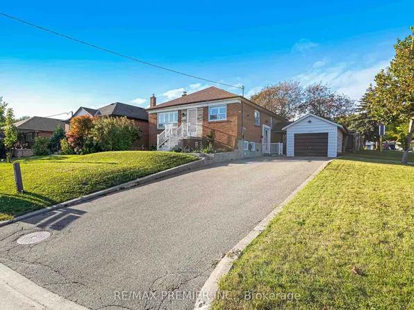 240 Calvington Dr, Toronto, ON M3M 2N4