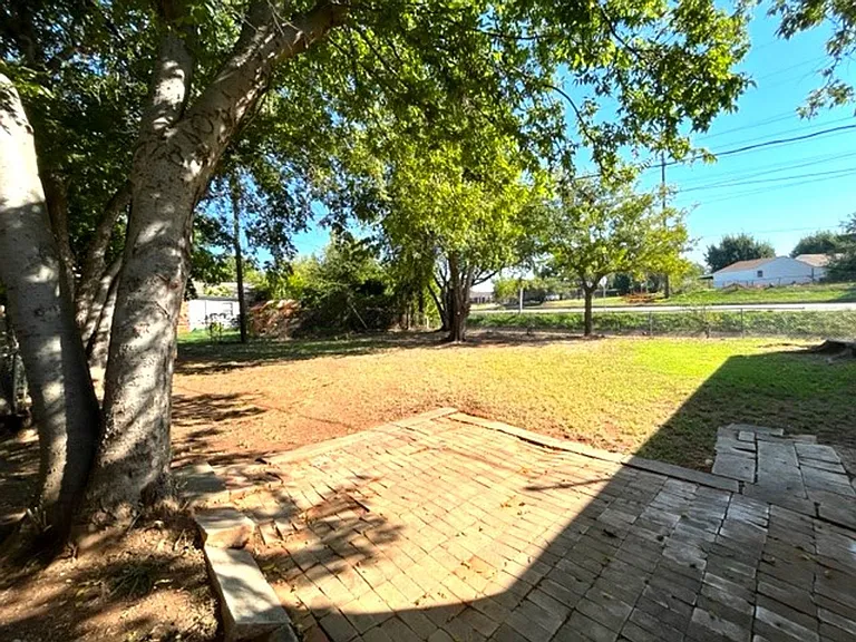 2329 Mustang St — Photo 23