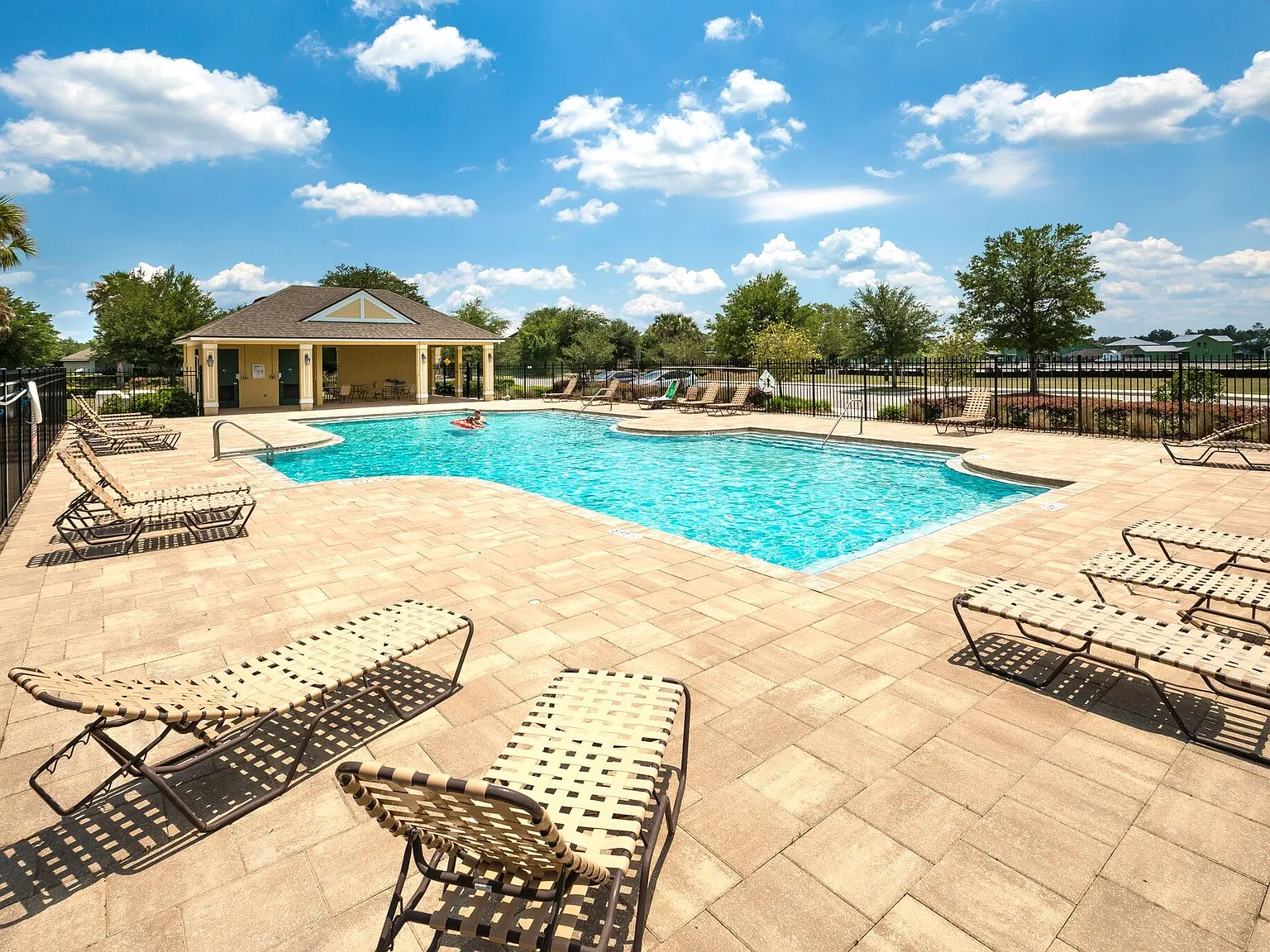 3 bed, 2.5 bath, 1420 sqft, $1,960 — Photo 2