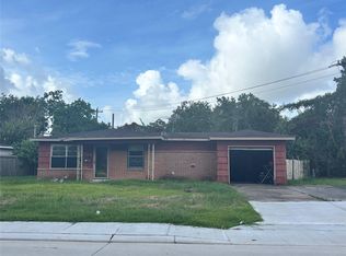 115 Forest Oaks Ln, Lake Jackson, TX 77566