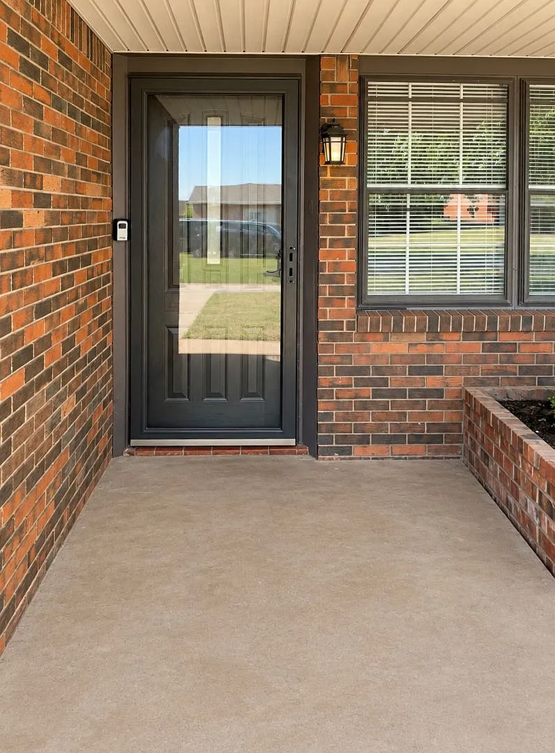 3-Bedroom Home in Eastside Lawton — Photo 2