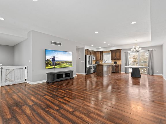 5th image of 1909 Spruce Meadows Dr SE