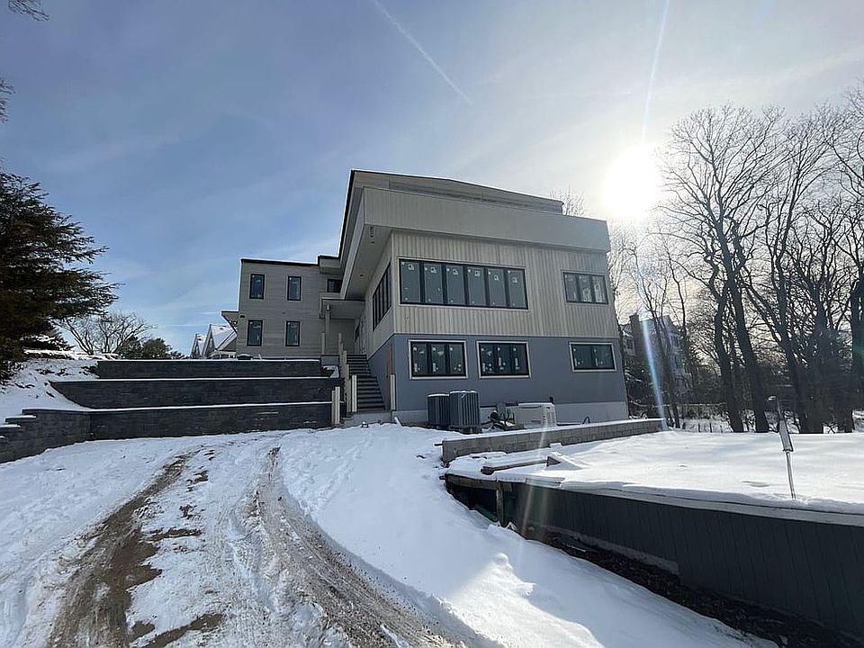 1st image of 142 Nearwater Ln