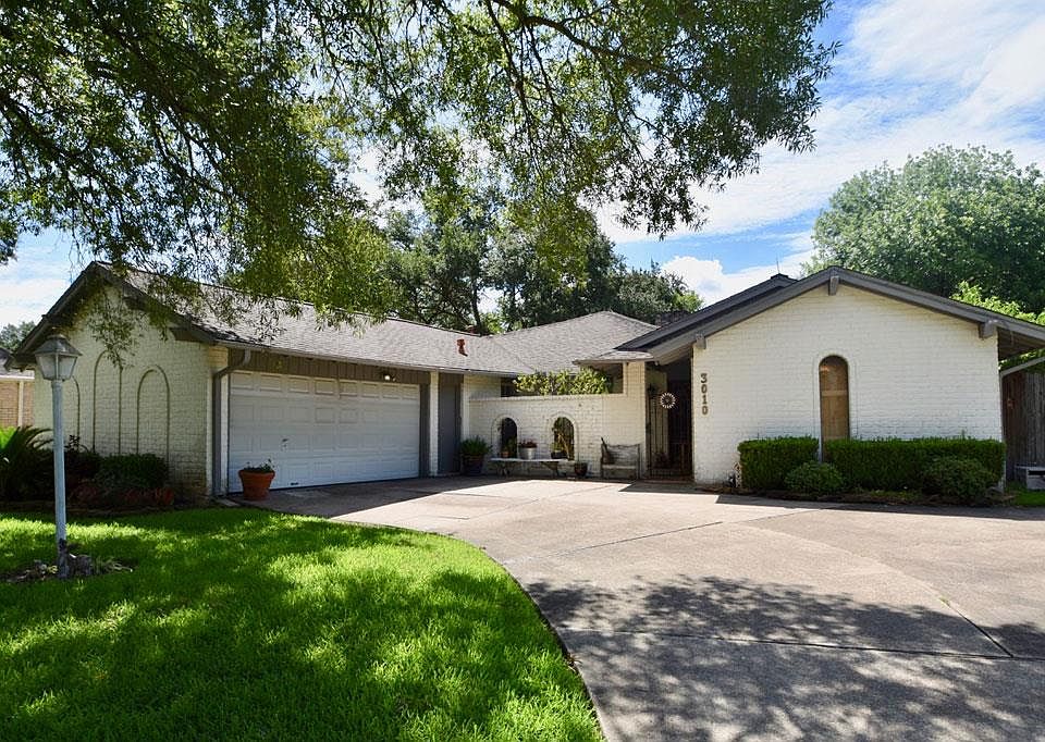 1st image of 3010 Broadmoor Dr #0