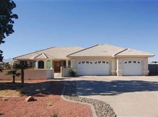 16220 Crown Valley Dr, Apple Valley, CA 92307