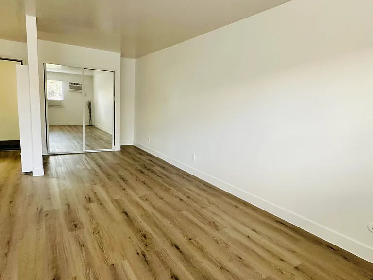 8657 Balboa Blvd #3 — Photo 7
