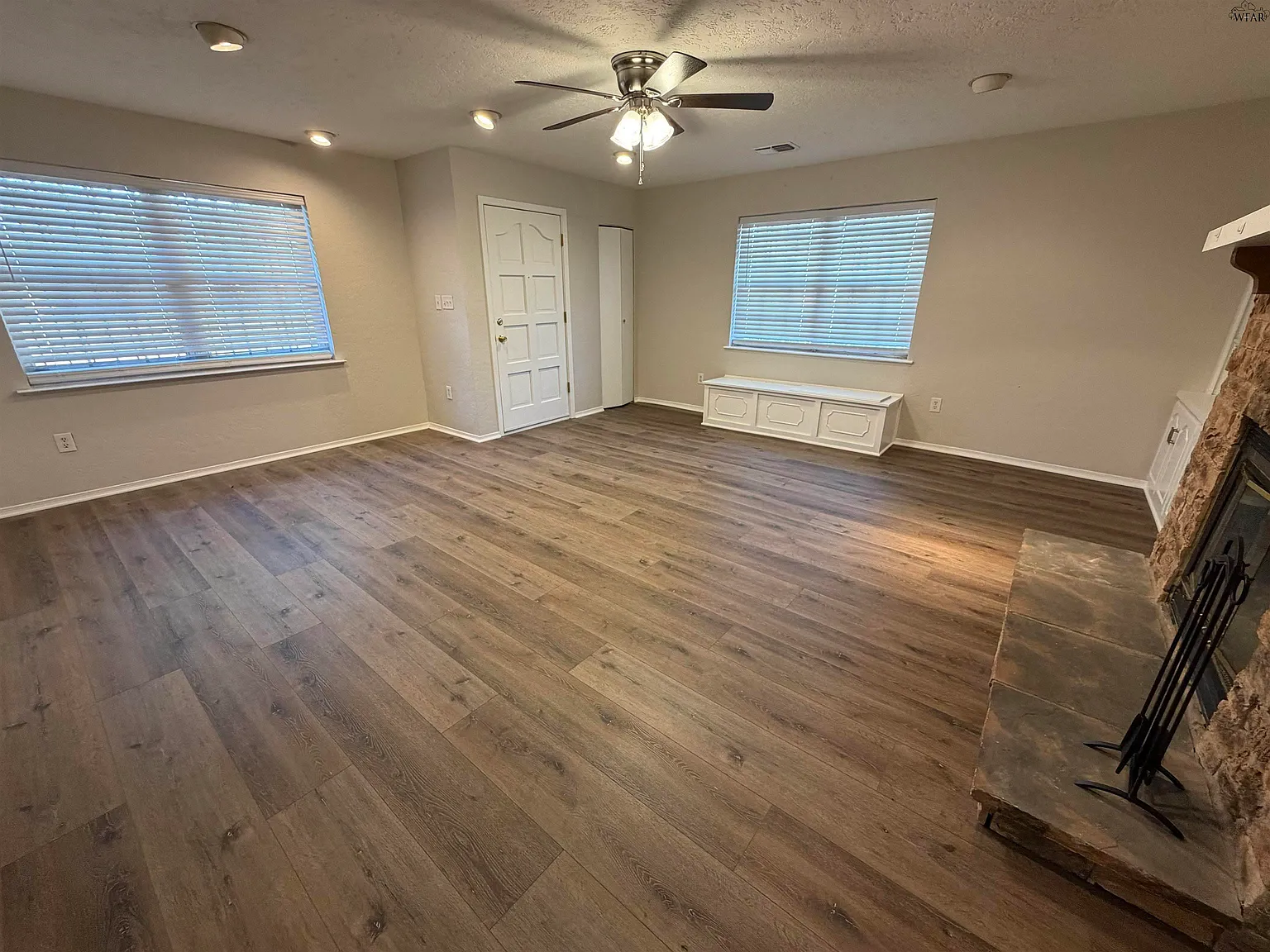 4 bed, 2.0 bath, 1855 sqft, $1,895 — Photo 3