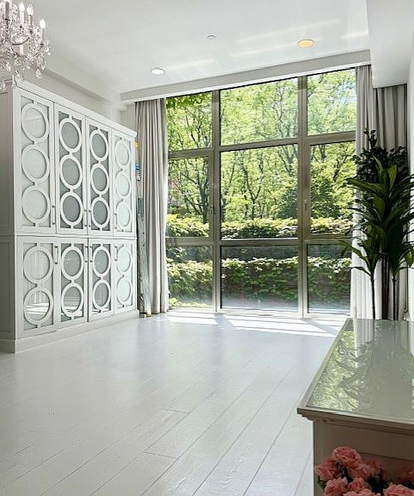 1st image of 216 E 52nd St #2F