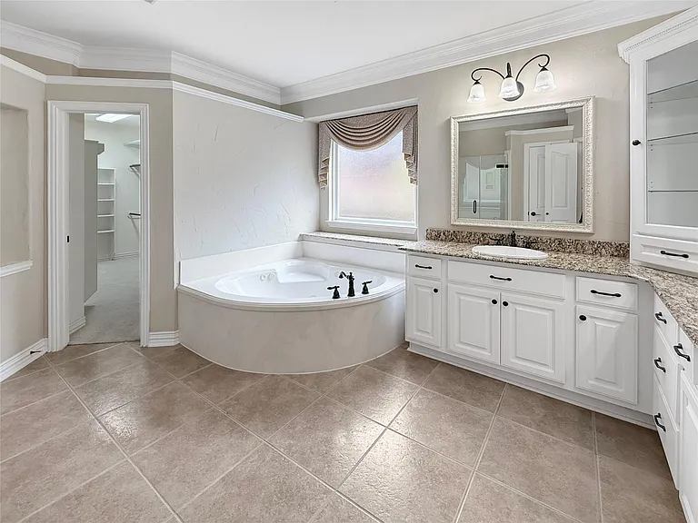 110 W Lansdowne Cir — Photo 15