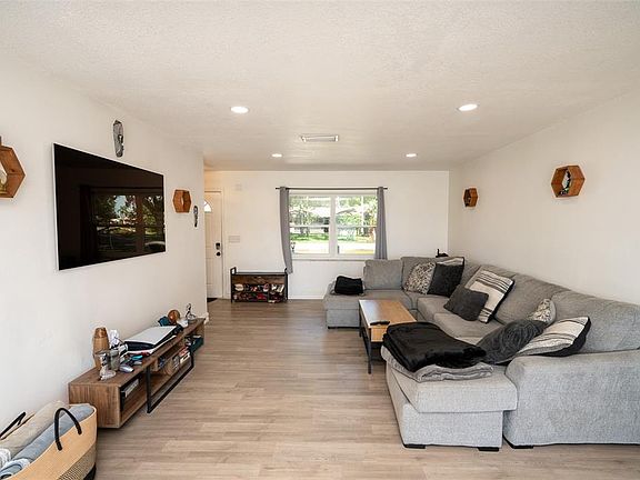 3rd image of 2131 Hainlin Ct