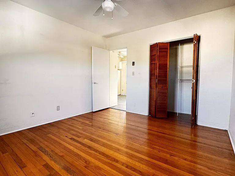 742 22nd Ave N #1/2 — Photo 16