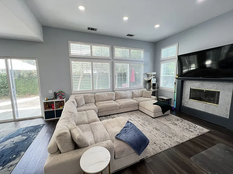 1836 E Bolinger Cir — Photo 12