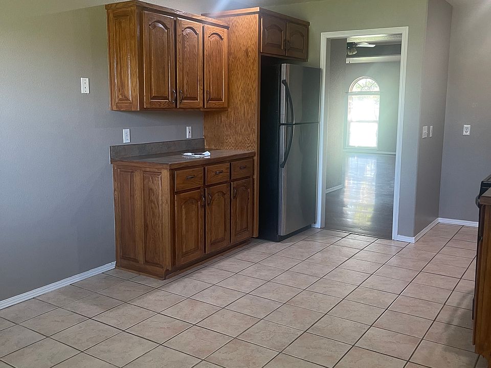 1st image of 220 Ravenwood Blvd