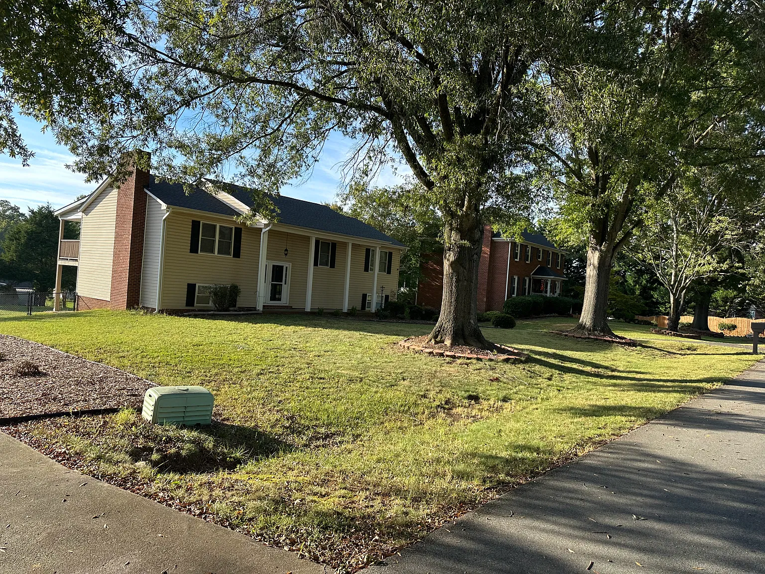 3 bed, 2228 sqft, $2,100 — Photo 2