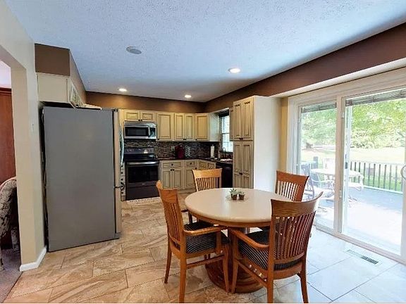 5th image of 5517 Villas Creek Dr