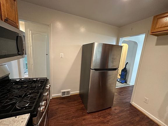5th image of 10054 Riverdale Ave