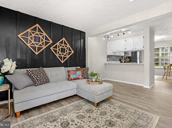 1525 Pin Oak Dr, Waldorf, MD 20601